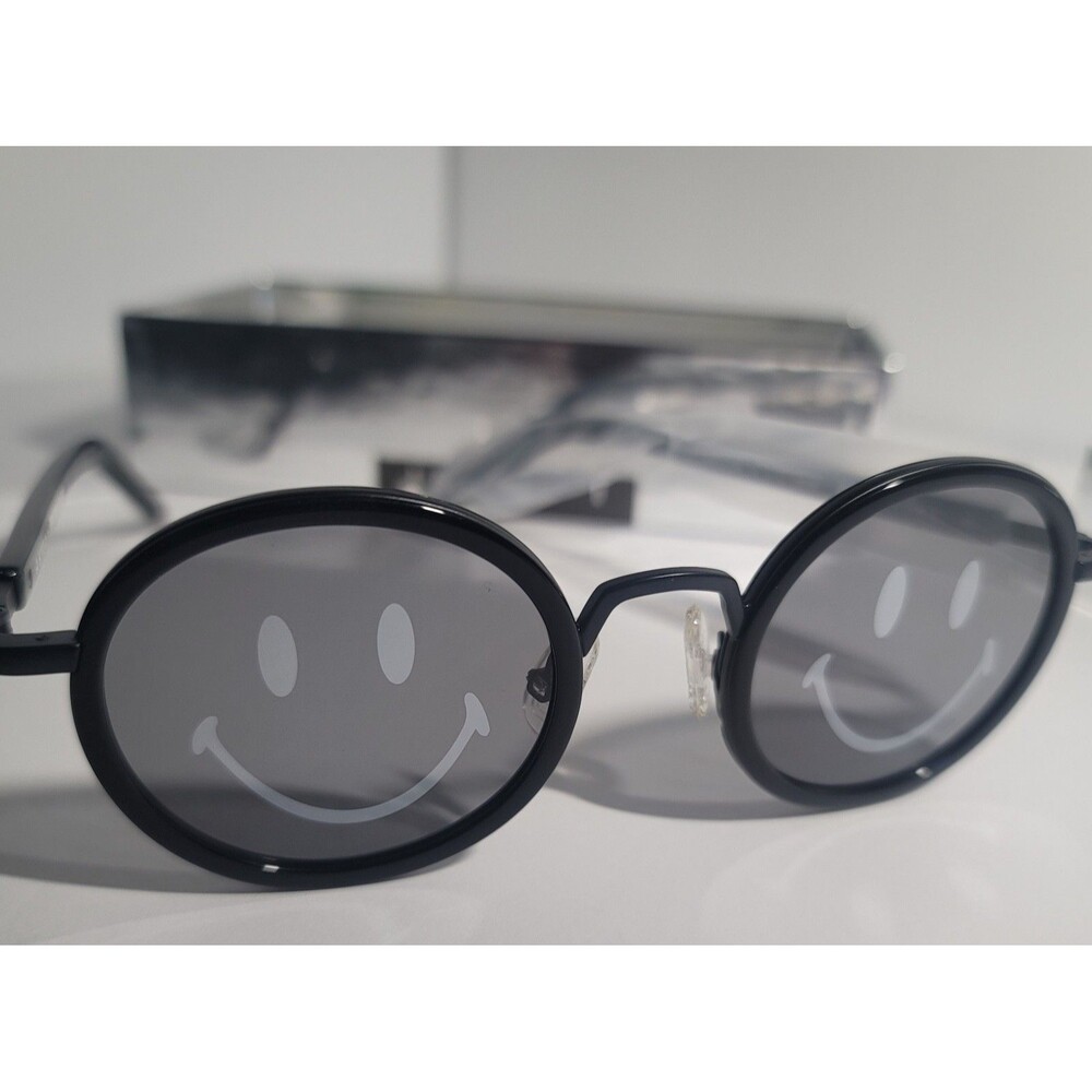 Sunglasses New Chinatown Market Akila Black Smiley Unisex Adults Open Box NEW
